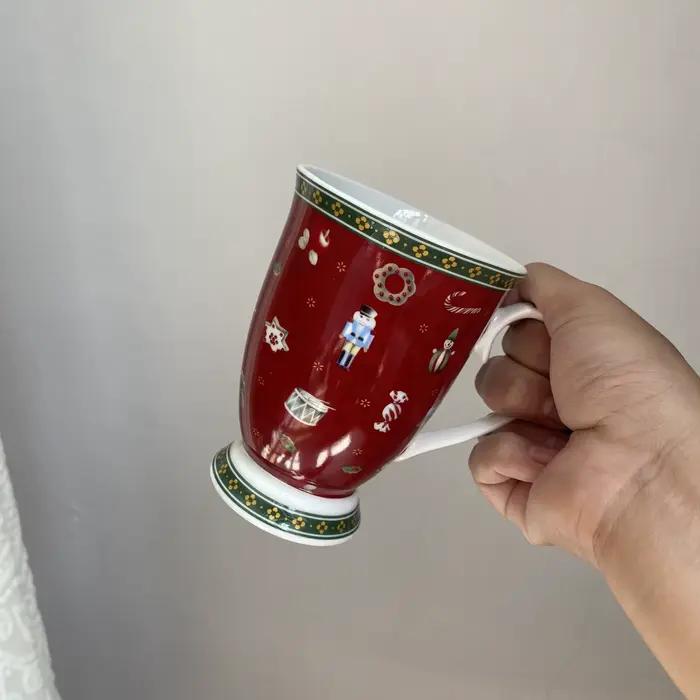 Tasse à eau haute en céramique sur le thème de Noël, motif cadeau rouge, tasse de grande valeur, tas