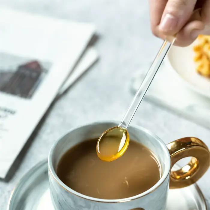 Cuillères à thé au lait colorées