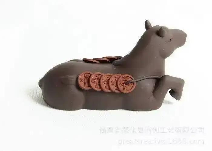 Figurine de thé en argile violette