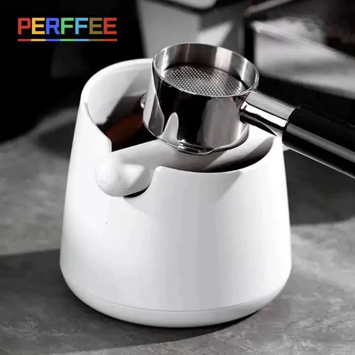 Boîte à café blanche avec barre de frappe en caoutchouc