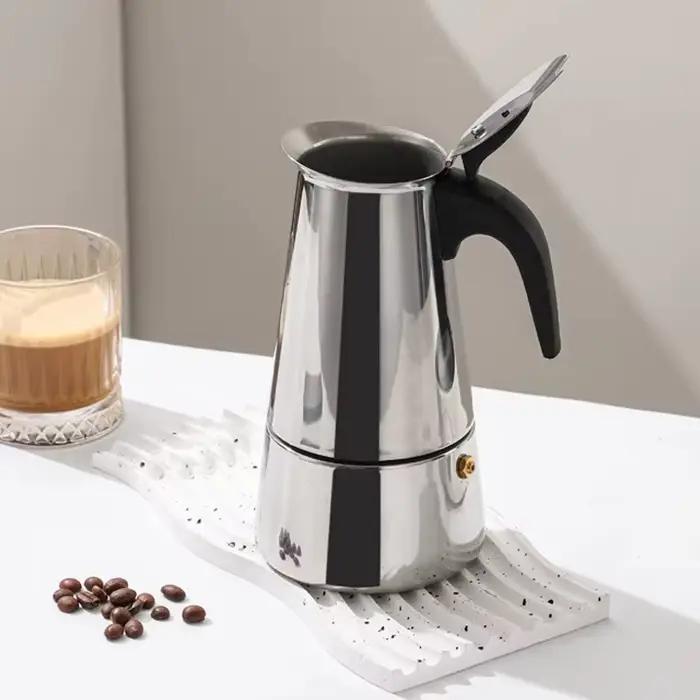 Cafetiere moka acier inoxydable couleur beige bleu brun chocolat noir pour preparation espresso latte occasionnellement a la maison
