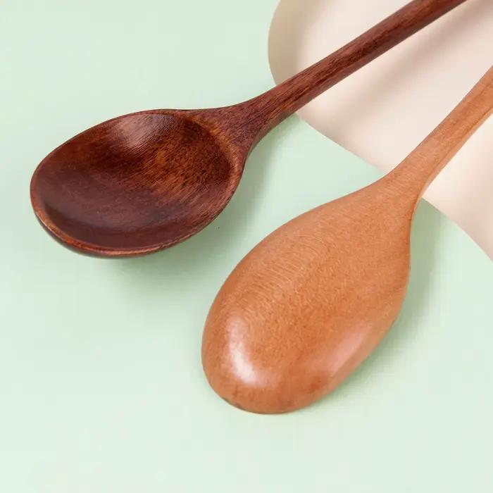 Cuillère en bois restauration outils de cuisine soupe