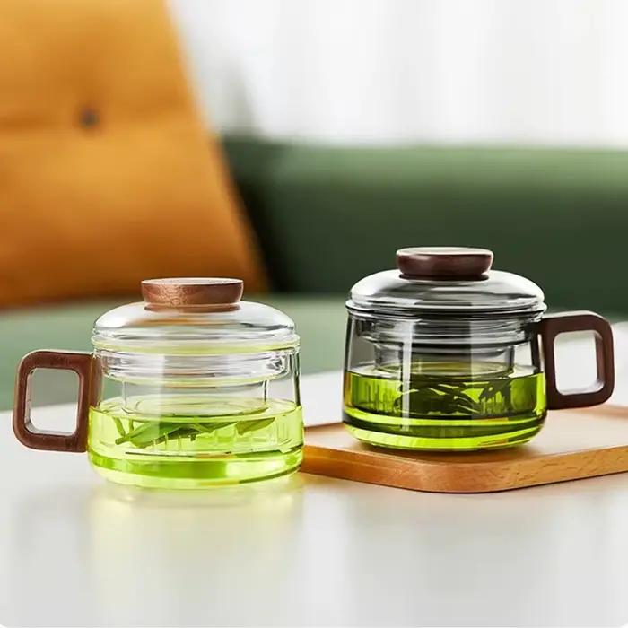 Tasse à thé en verre avec infuseur plus raide et couvercle