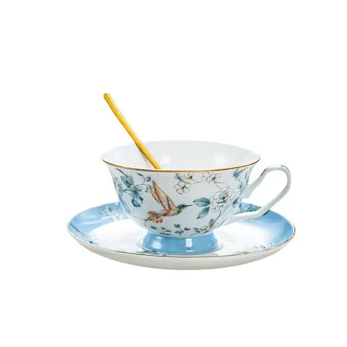 Tasse en céramique élégante pour café et thé, ensemble de service à thé haut de gamme pour occasions spéciales et cadeaux de mariage