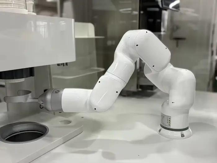 Machine à café robotisée de table entièrement automatique