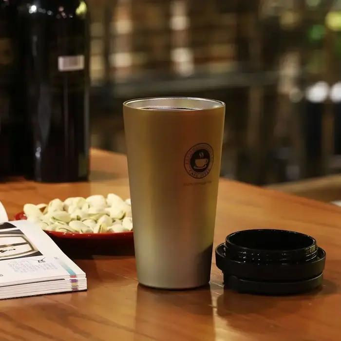 Tasse à café de voyage isolée à double paroi avec couvercle et poignée