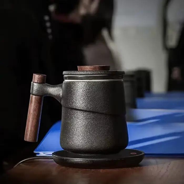 Tasse en céramique noire avec poignée en bois, compartiment pour thé, filtre intégré, design classique et européen, idéale pour bureau ou cadeau d'anniversaire
