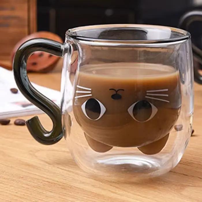 Tasses à café en verre isolées