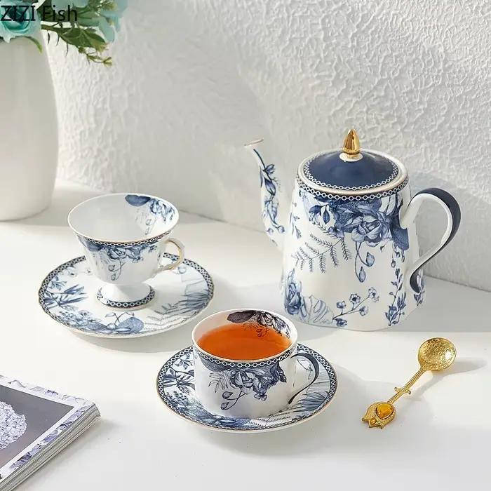 Tasse à café et théière en céramique