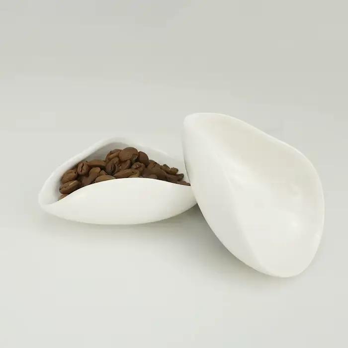 Plateaux de dosage de grains de café en céramique blanche Pure