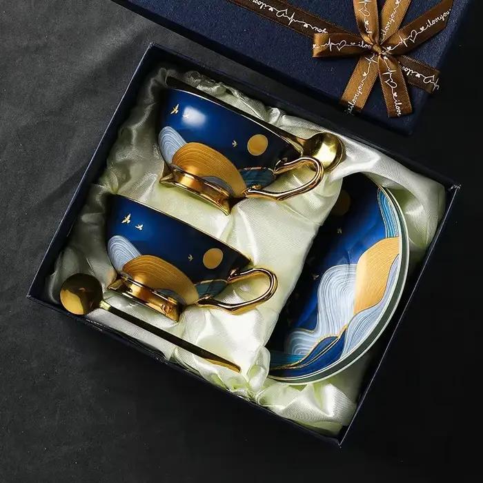 Tasse à café en porcelaine dorée style floral élégant pour pauses café et thé occasions spéciales et quotidiennes