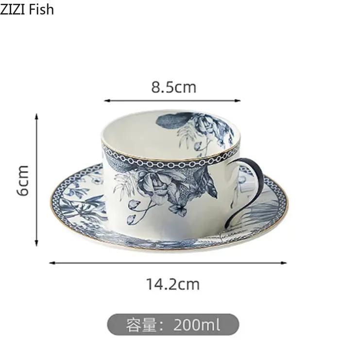 Tasse à café et théière en céramique