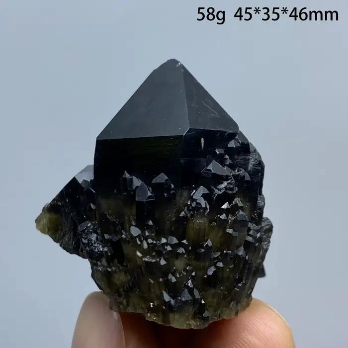 Cristal de thé noir naturel en forme de grappe d'ananas