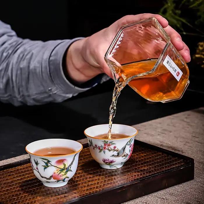 Tasse à thé en porcelaine blanche