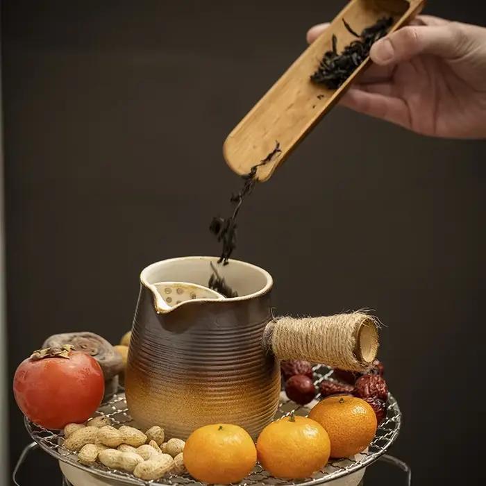 Théière en céramique poterie haute température infuseur lait cuite four sécher herbes couleurs variées cuisine occasions spéciales