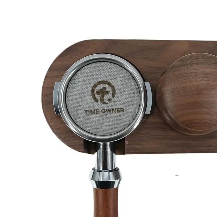 Écran filtrant à café réutilisable en acier inoxydable gris clair pour une filtration précise et une tasse de café pur et doux à offrir pour les amateurs de café