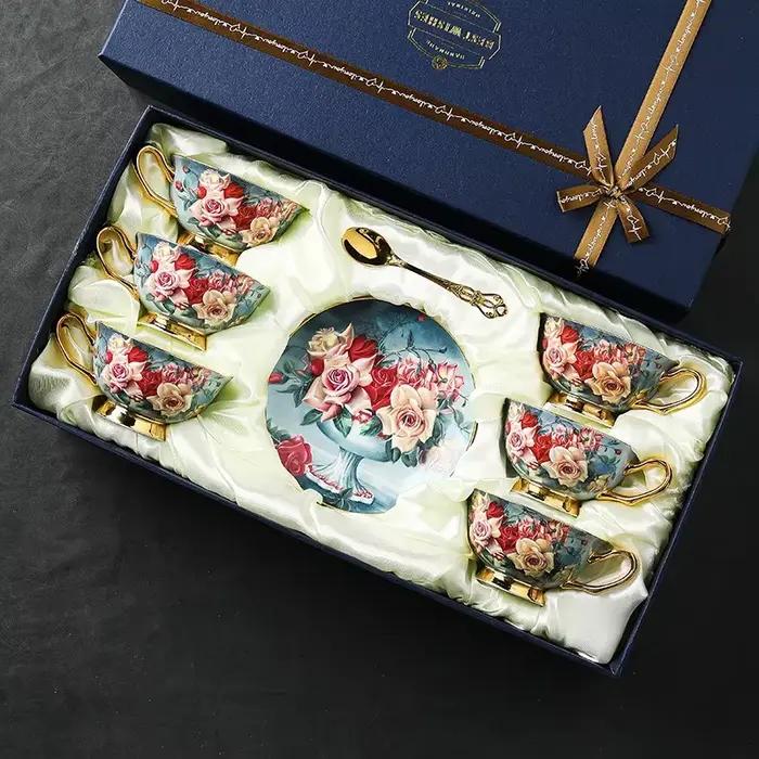 Tasse à café en porcelaine dorée style floral élégant pour pauses café et thé occasions spéciales et quotidiennes