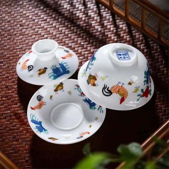 Tasse à eau en porcelaine blanche