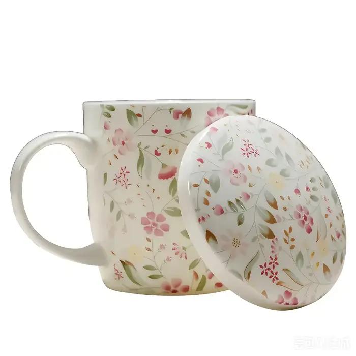 Tasse en porcelaine véritable à motifs floraux roses avec couvercle pour petit déjeuner élégant et pause café occasions spéciales