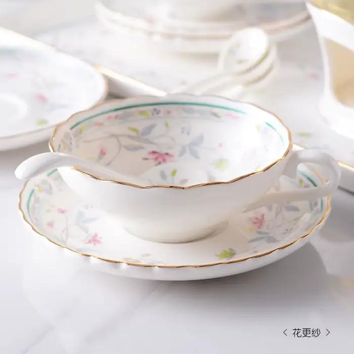 Tasse et soucoupe en céramique Phnom Penh avec motif floral pour pauses café et thé élégantes occasions spéciales