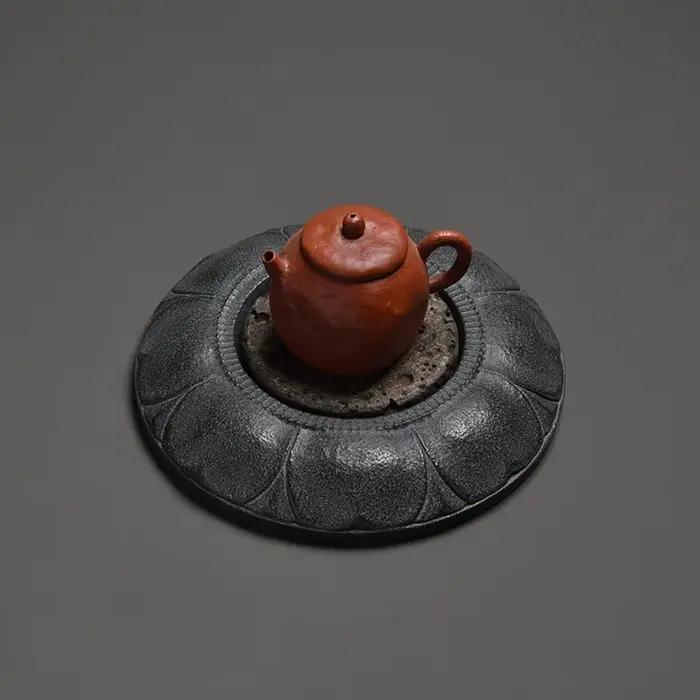 Plateau à thé en basalte noir naturel motif lotus pour cérémonie du thé et décoration intérieure zen