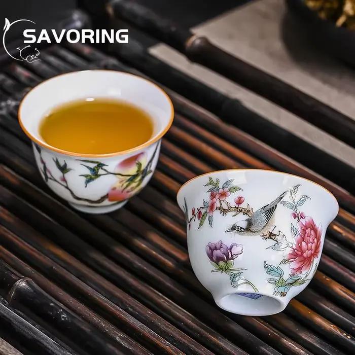 Tasse à thé en porcelaine blanche