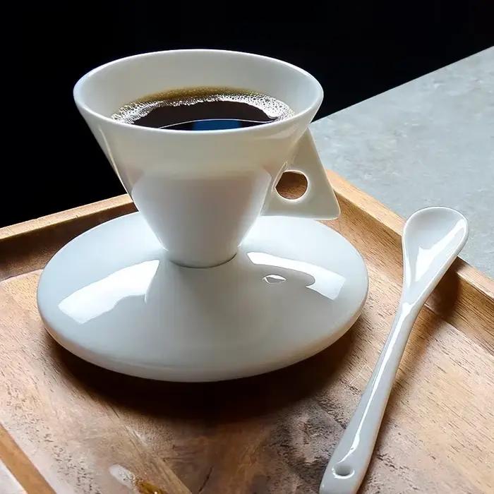 Ensemble de tasses à café et soucoupes en céramique noire pour moments de détente et partage style élégant occasions spéciales
